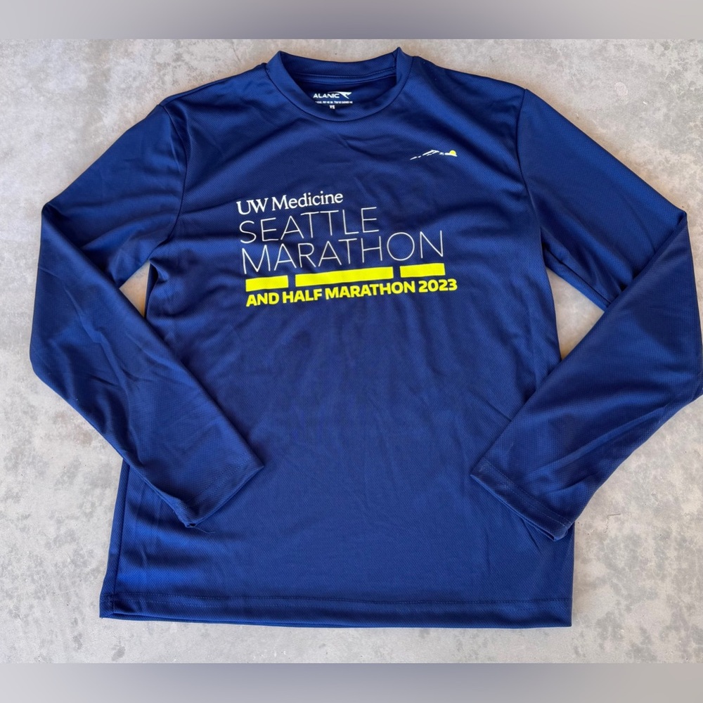 SEATTLE MARATHON & HALF-MARATHON 2023 Long-Sleeved Finisher T-Shirt Size XS New